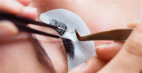 10 Lash Tech Essentials For A Flawless Application