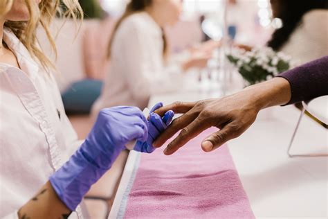 10 Must-Have Books For Nail Tech Success