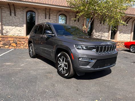 5 Luxury Features In Jeeps Tech Group Ii