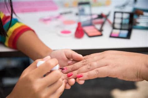 5 Top Nail Tech Schools In Denver