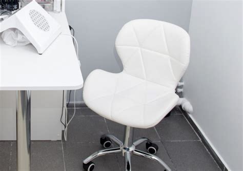 5 Ways To Find The Best Nail Tech Chair With Back Support