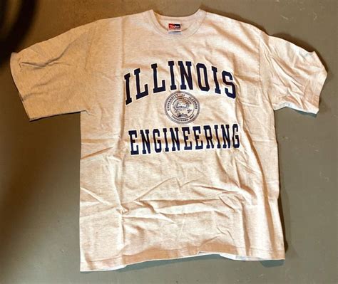 5 Ways To Rep Illinois Tech With Awesome Merch