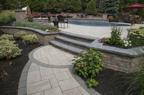 7 Ways To Build A Stunning Techo-Bloc Wall