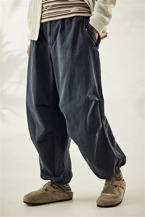 Bdg Baggy Tech Pants: Comfortable Fashion For Modern Men