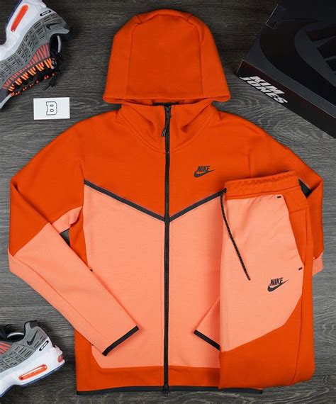 Campfire Orange Nike Tech: A Vibrant Fusion