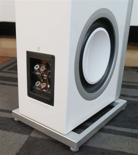 Definitive Technology D15 Bookshelf Speaker Review